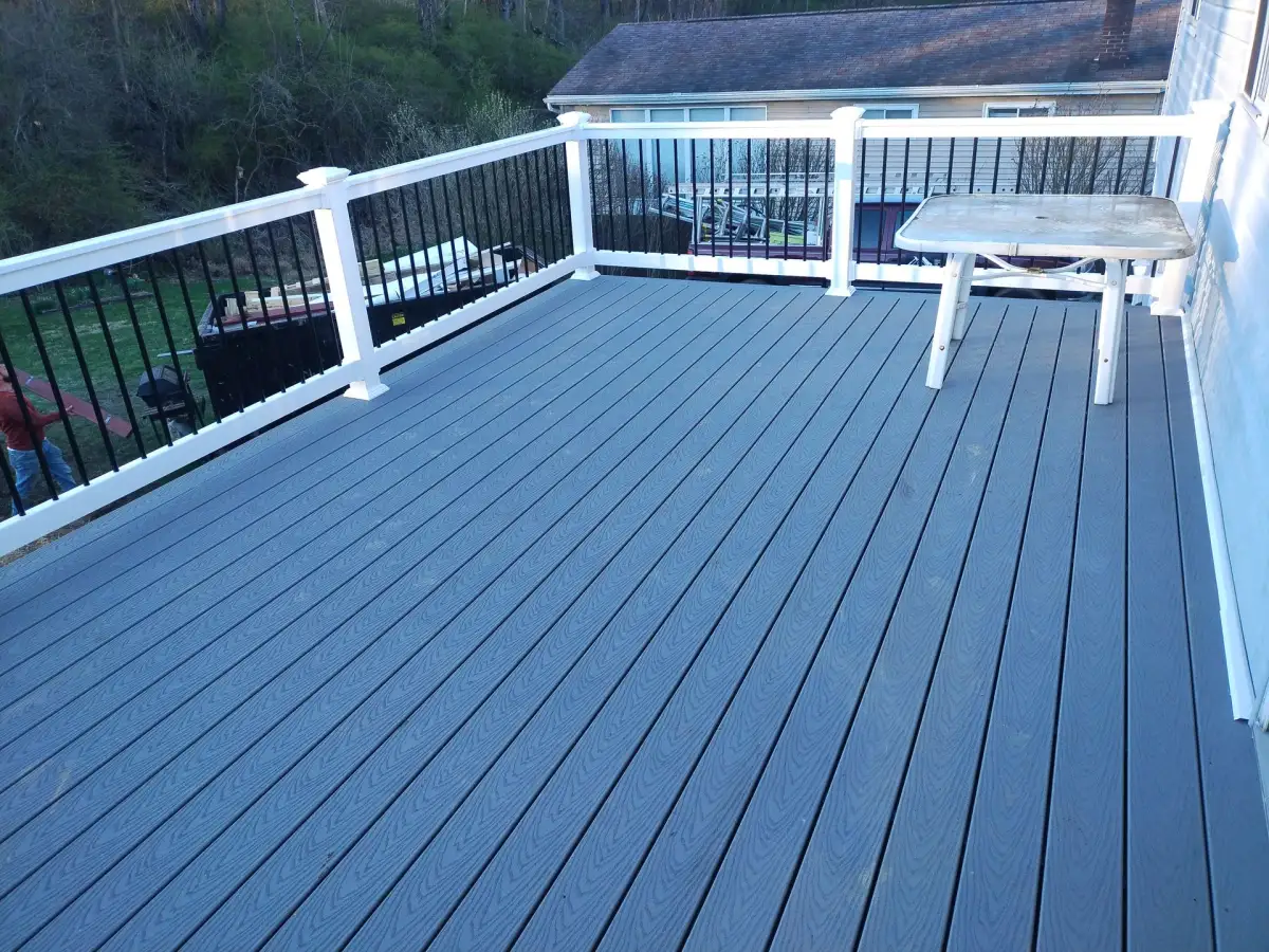 Custom deck with railing and stairs by KMA Carpentry